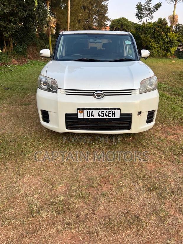 Toyota Corolla Rumion 2011 White