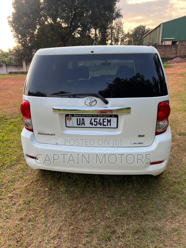 Toyota Corolla Rumion 2011 White