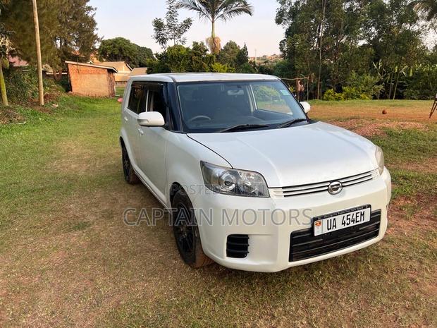 Toyota Corolla Rumion 2011 White