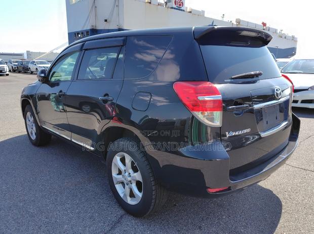 Toyota Vanguard 2011 Black