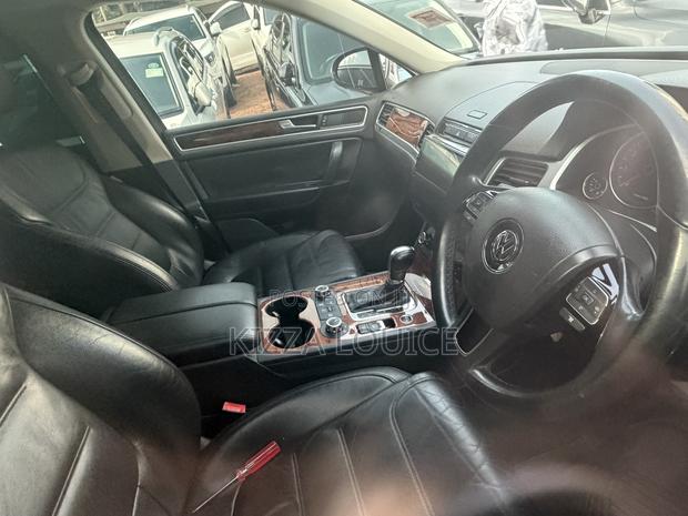 Volkswagen Touareg 2014 Silver