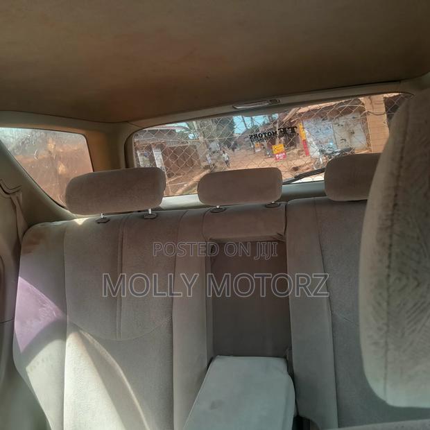Toyota Harrier 2005 Gold