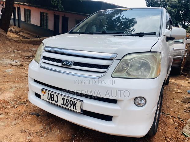 Toyota Noah 2005 White