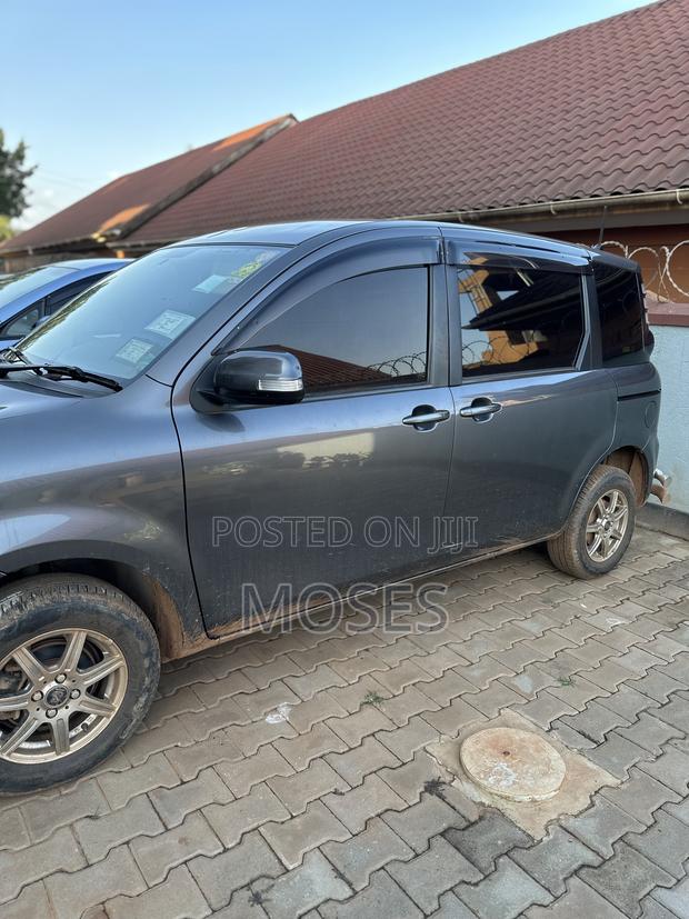 Toyota Sienta 2008 Gray