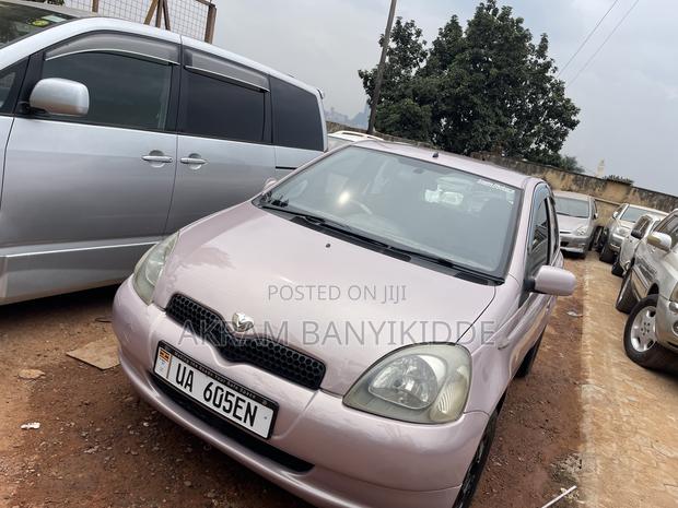 Toyota Vitz 2000 Silver