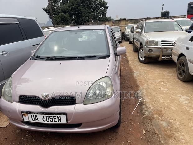 Toyota Vitz 2000 Silver