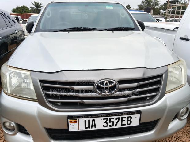 Toyota Hilux 2014 Silver
