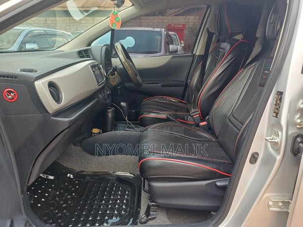 Toyota Vitz 2010 Silver
