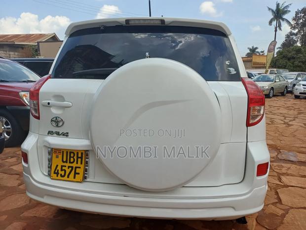 Toyota RAV4 2009 White
