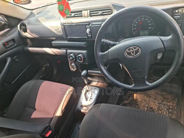 Toyota Succeed SV Premium 2016 Silver