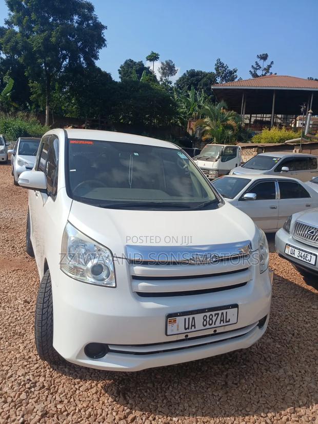 Toyota Noah 2011 White