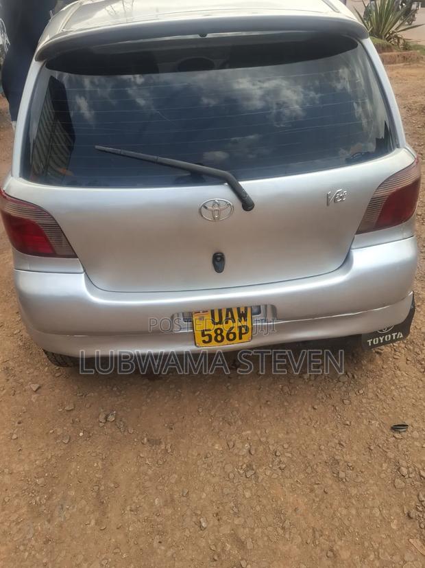 Toyota Vitz 2002 Silver