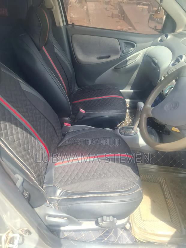 Toyota Vitz 2002 Silver