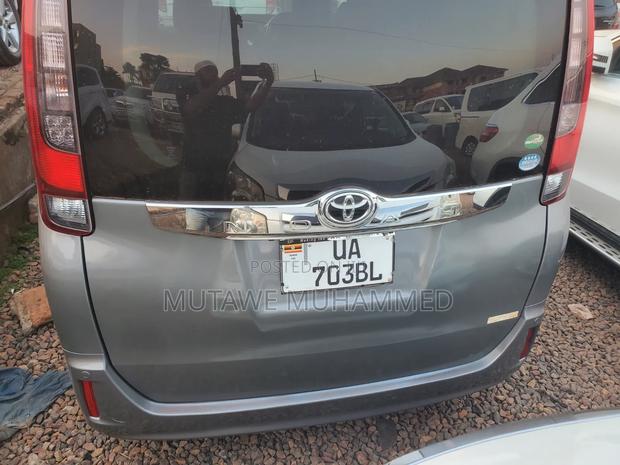 Toyota Noah 2015 Gray
