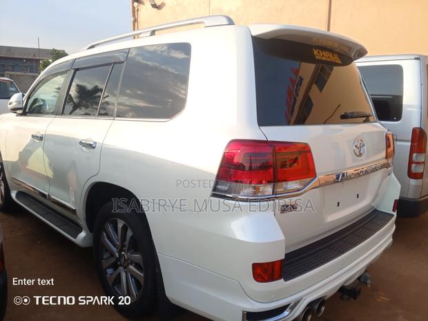 Toyota Land Cruiser Prado 2022 White