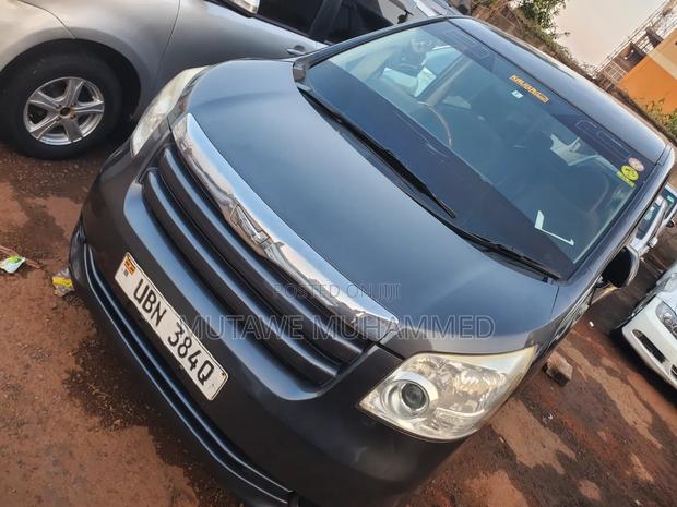 Toyota Noah 2010 Gray
