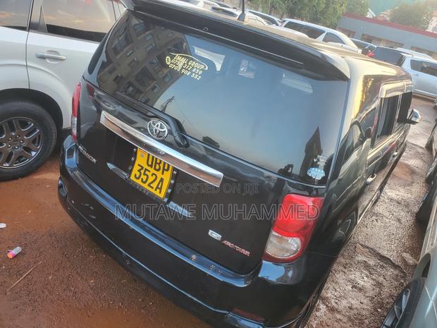 Toyota Corolla Rumion 2010 Black