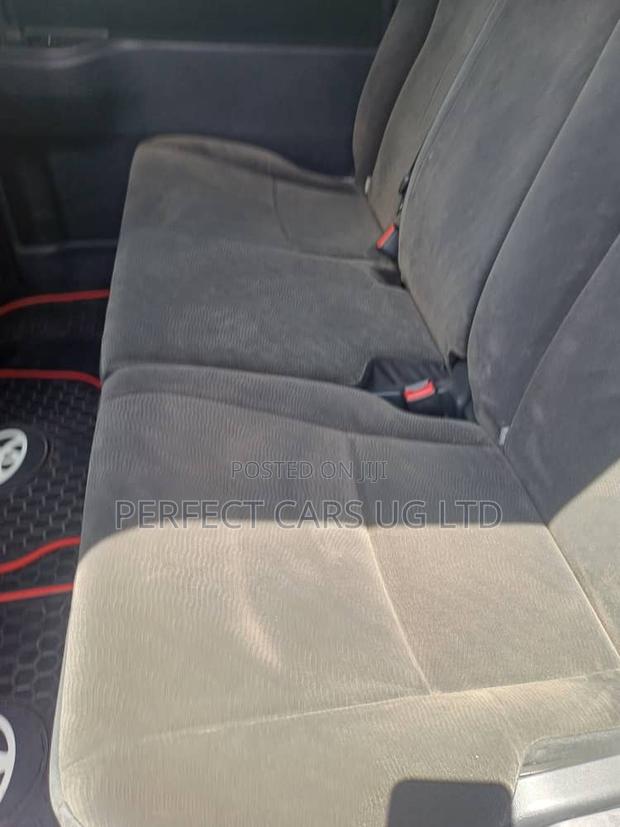 Toyota Noah 2.0 143hp AWD (8 Seater) 2011 Black