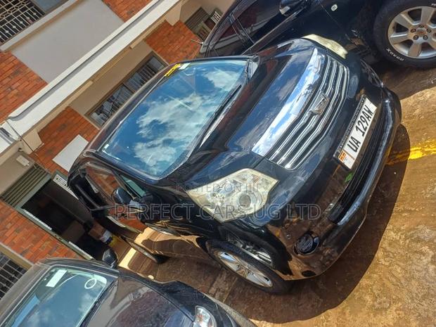 Toyota Noah 2.0 143hp AWD (8 Seater) 2011 Black