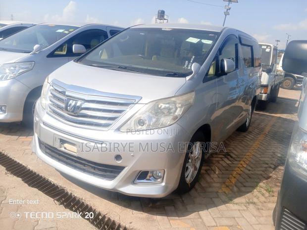 Toyota Alphard 2012 Silver
