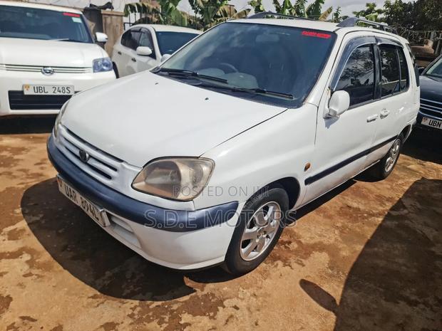 Toyota Raum 1.5 AWD 2006 White