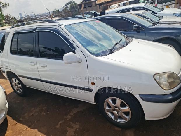 Toyota Raum 2006 White