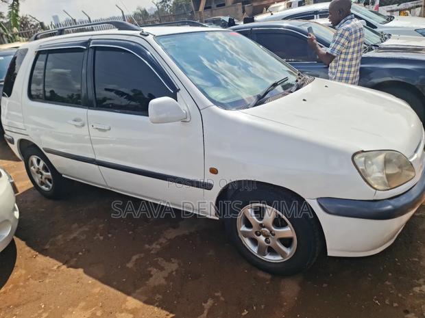 Toyota Raum 2006 White