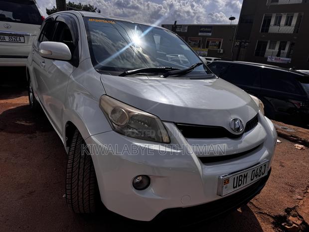 Toyota IST 2009 White