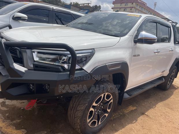 Toyota Hilux 2020 White