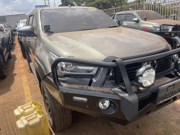 Toyota Hilux 2022 Beige