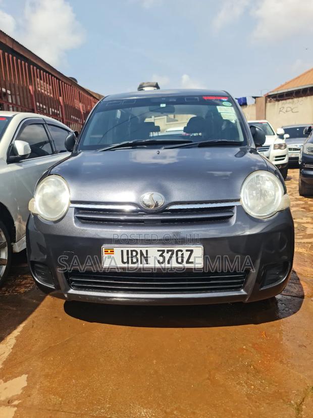 Toyota Sienta 2010 White
