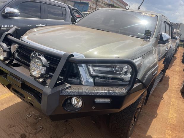 Toyota Hilux 2021 Beige