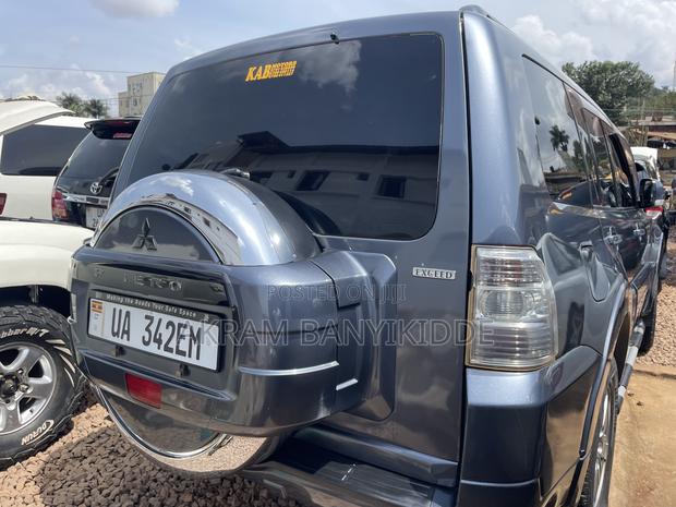Mitsubishi Pajero 2010 Gray