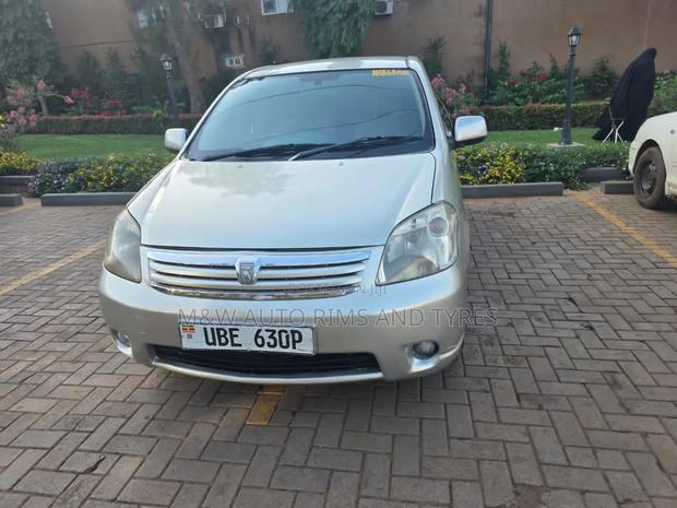 Toyota Raum 1.5 AWD 2006 Silver