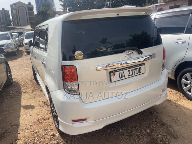 Toyota Corolla Rumion 2011 White