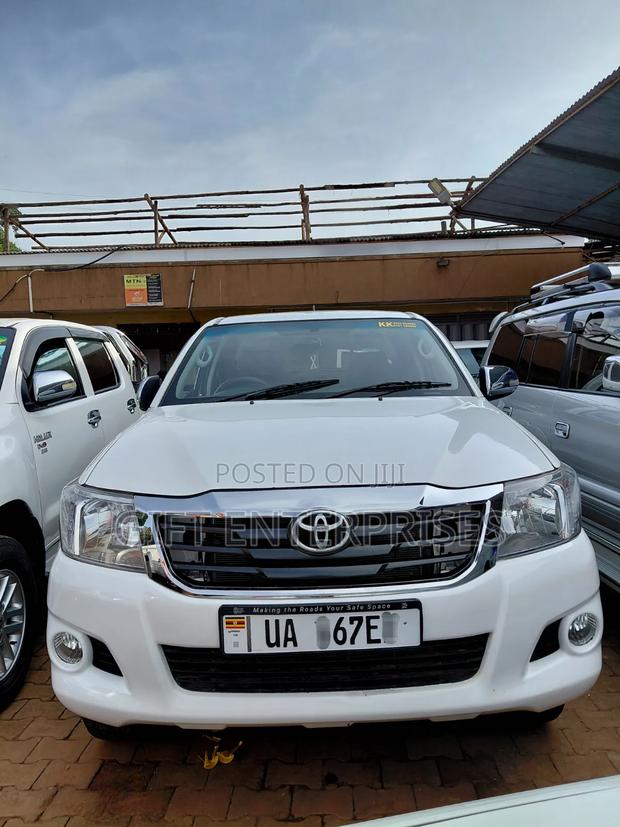 Toyota Hilux 2013 White