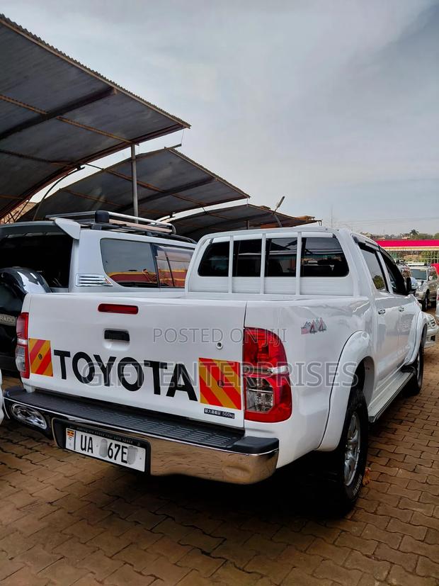 Toyota Hilux 2013 White