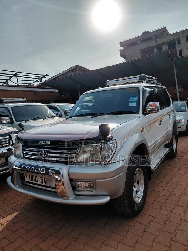 Toyota Land Cruiser Prado 2001 White