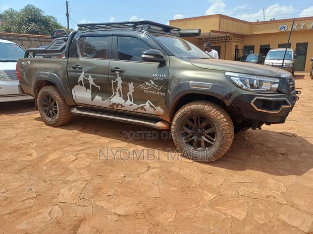 Toyota Hilux 2020 Green