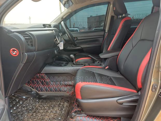 Toyota Hilux 2020 Green