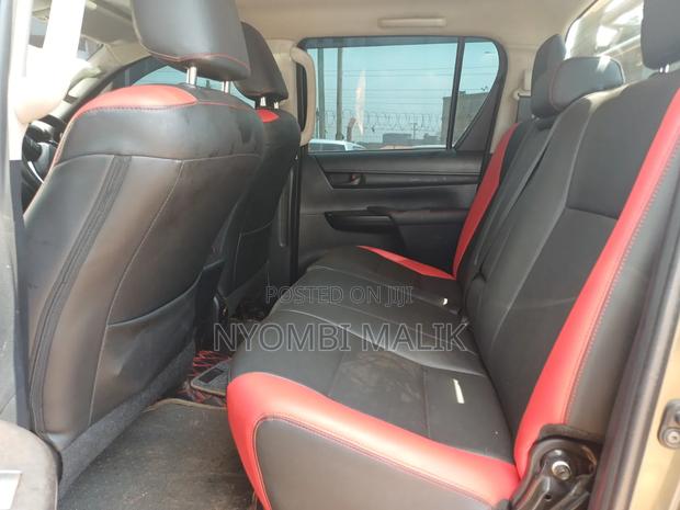 Toyota Hilux 2020 Green