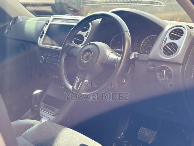 Volkswagen Tiguan S 2013 Gold
