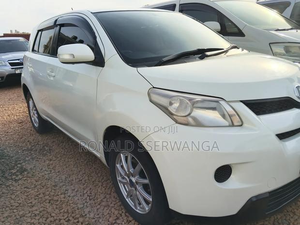 Toyota IST 2008 White