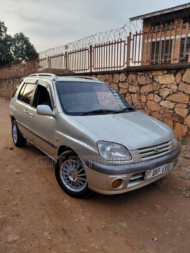Toyota Raum 2001 Gray