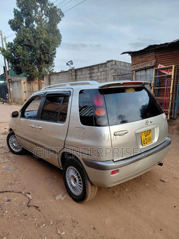 Toyota Raum 2001 Gray