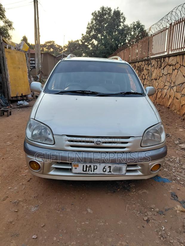 Toyota Raum 2001 Gray