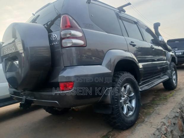 Toyota Land Cruiser Prado 2006 Gray
