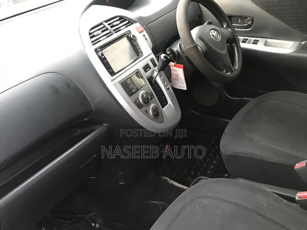 Toyota Ractis 2008 Silver