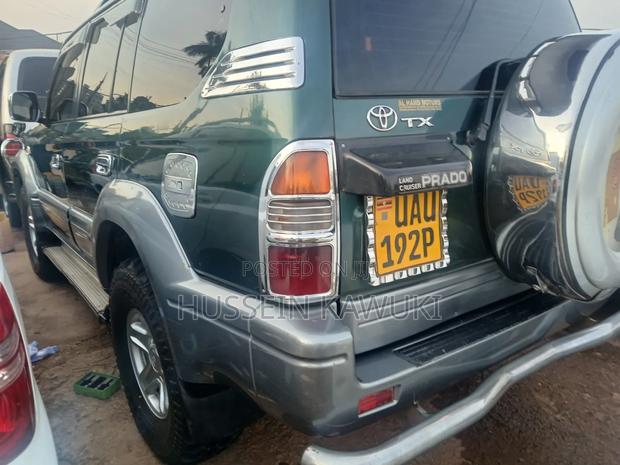 Toyota Land Cruiser Prado 2001 Green
