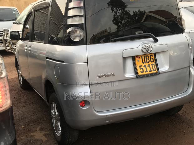 Toyota Sienta 2008 Silver